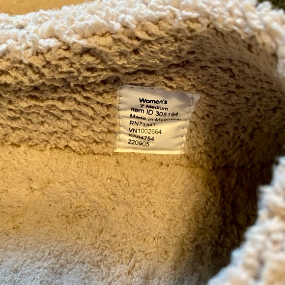 L.L. Bean Green Slippers with Dog Embroidery Women’s Size 7 - Picture 4 of 5